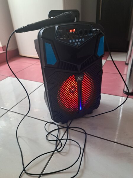 Boxa portabila bluetooth
