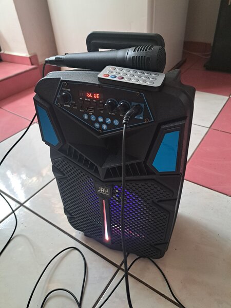 Boxa portabila bluetooth